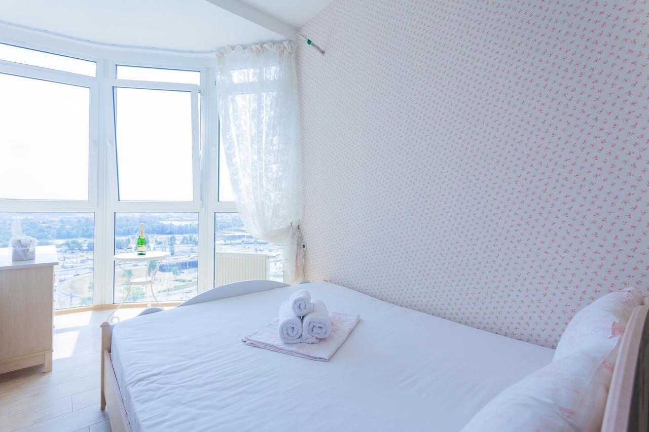 Stylish Views Apartments In The Parasol. Parus .Obolonskaya Embankment Kyiv Exterior photo